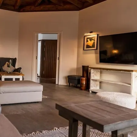 Willa Rampuan House An Extraordinary 7-bedroom In Fuerteventura Lajares